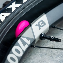 Muc-Off Tubeless Secure Tag Holder pink/black