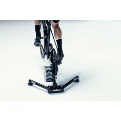 Wahoo KICKR V6 WiFi Smart Trainer mit Wahoo ZWIFT Click & Cog Upgrade