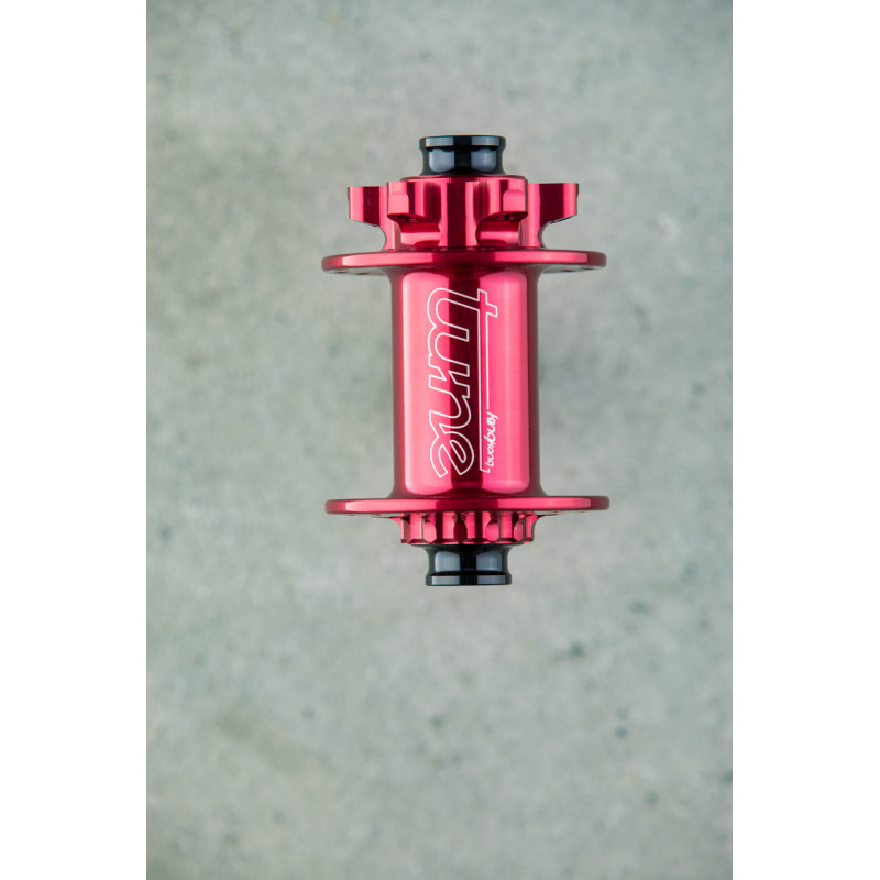 TUNE, Front-Nabe, 6 Loch Bremsaufnahme, 15x100mm, 32 Speichenlöcher, rot, mit Retro Logo