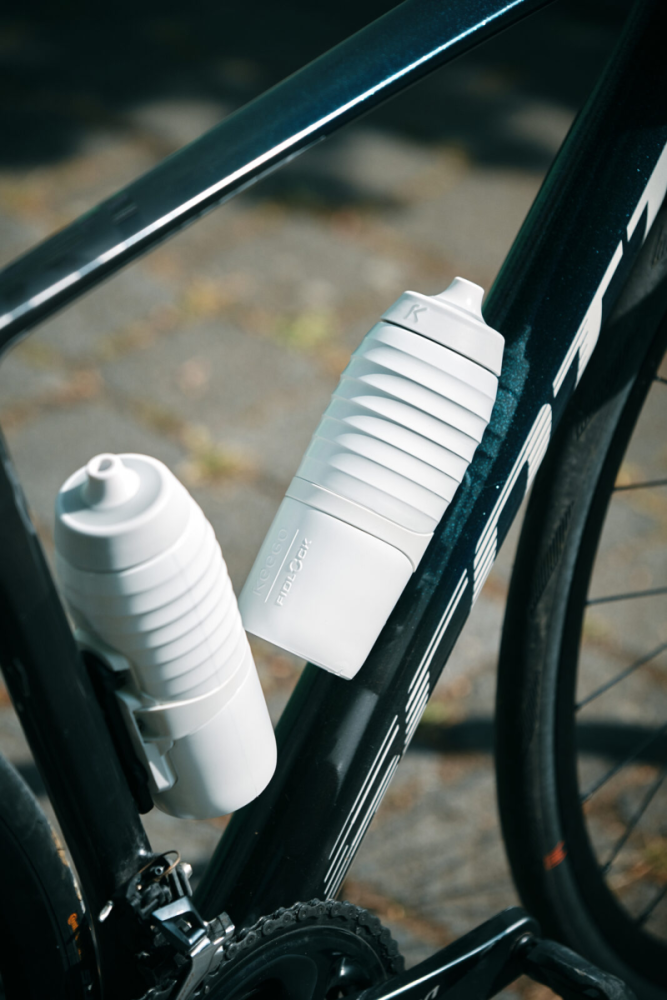KEEGO Twist, Bidon 600 ml, Fidlock Bikeflasche, MIT Fidlock Bottle Connector, MIT Twist Bike Base, weiss