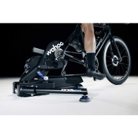 Wahoo KICKR MOVE WiFI Smart Trainer mit Wahoo ZWIFT Click & Cog Upgrade