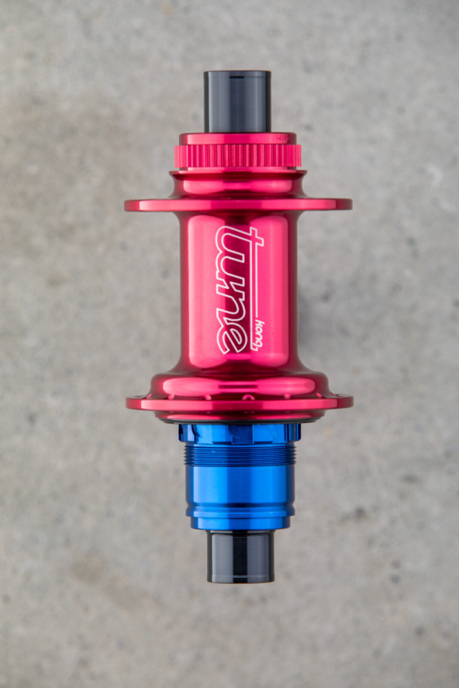 Tune TUNE, Rear-Nabe, Centerlock, 12x142mm, 28 Speichenlöcher, Sram XD, rot, mit Retro Logo